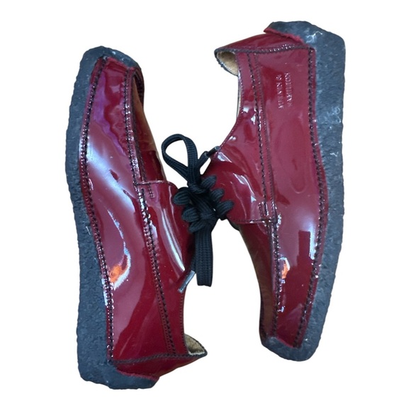 Red and Black Flats with Glossy Leather and Low Flat Sole - Picture 6 of 10